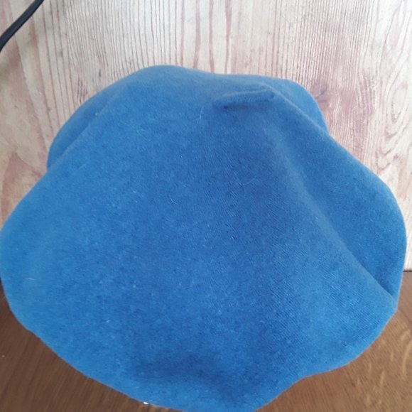 Barneys New York Accessories - Classic wool beret